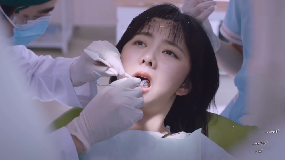 《以家人之名》大哥凌霄做牙医,是因为李尖尖,剧情开篇早有伏笔