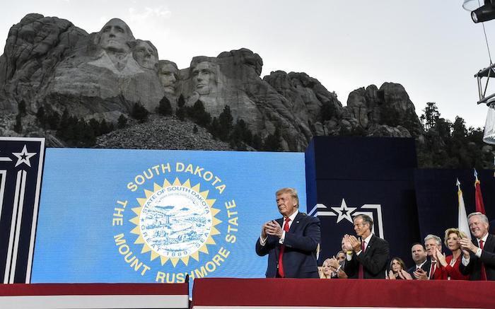 林肯罗斯福|特朗普有计划给自己劈山刻雕像，与林肯罗斯福并排，自我感觉超棒！