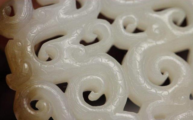 在玉器上做工笔画的神奇技艺游丝毛雕