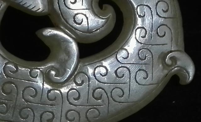 在玉器上做工笔画的神奇技艺:游丝毛雕