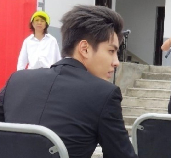 吴亦凡|吴亦凡做公益活动，路人随手一拍，生图模样有“小说总裁”内味了