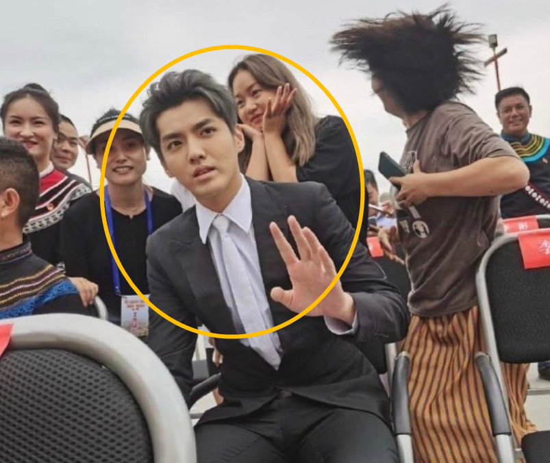 吴亦凡|吴亦凡做公益活动，路人随手一拍，生图模样有“小说总裁”内味了