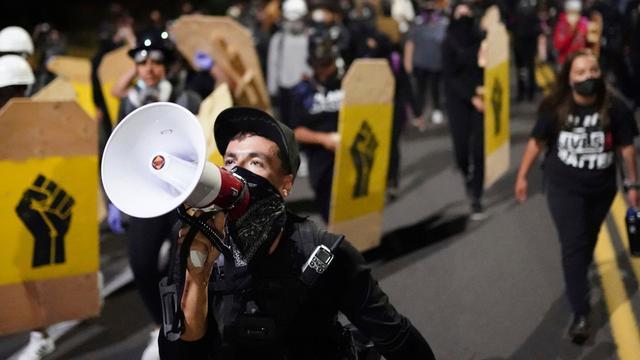 安提法继续围攻