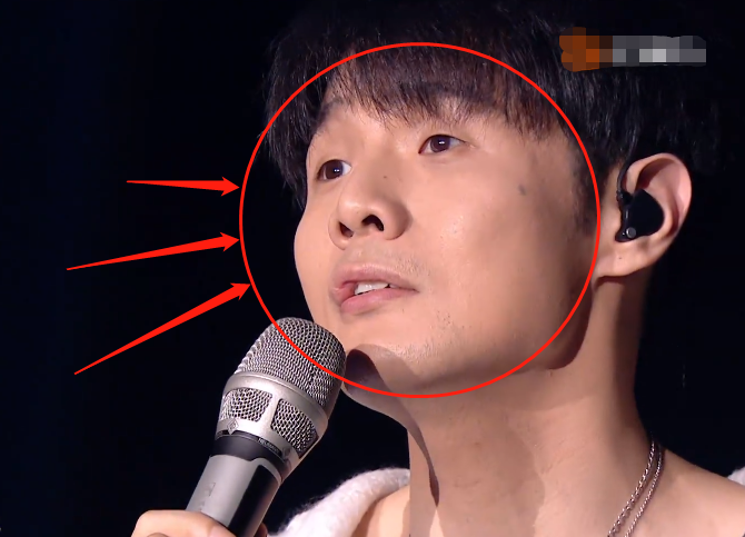 李荣浩芒果夜演唱,全程睁大双眼,看来被说"闭眼唱歌"委屈了