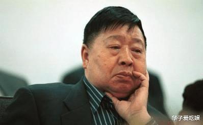 郭德纲|郭德纲签约广告代言，宣传海报中称其为“相声大师”，遭网友质疑！