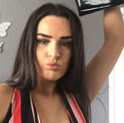 英国曼彻斯特|英女生举包自拍，人人却都说她怀孕，百口莫辩：是包！不是B超！