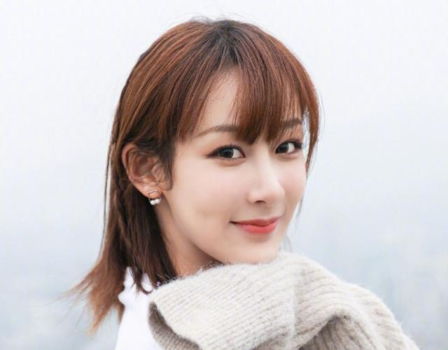 杨紫|央视镜头下的杨紫引发热议：黑粉觉得奇丑无比，粉丝认为端庄得体