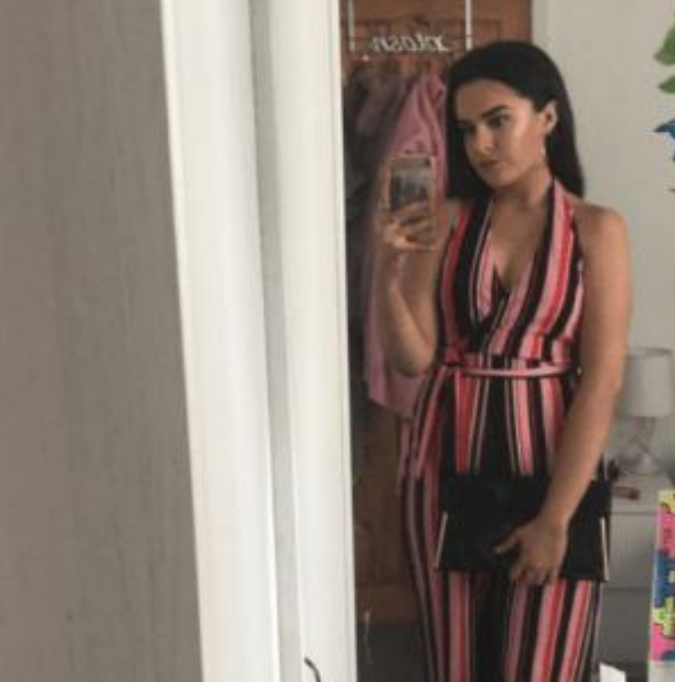 英国曼彻斯特|英女生举包自拍，人人却都说她怀孕，百口莫辩：是包！不是B超！