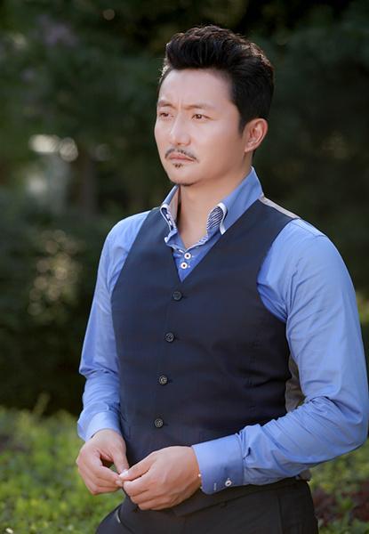 现实中是个好爸爸虽说在剧中演了不少渣男,但现实生活中涂松岩可是一