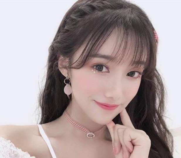 lplrookie直播坦言自己喝酒会咬人网友心疼小钰