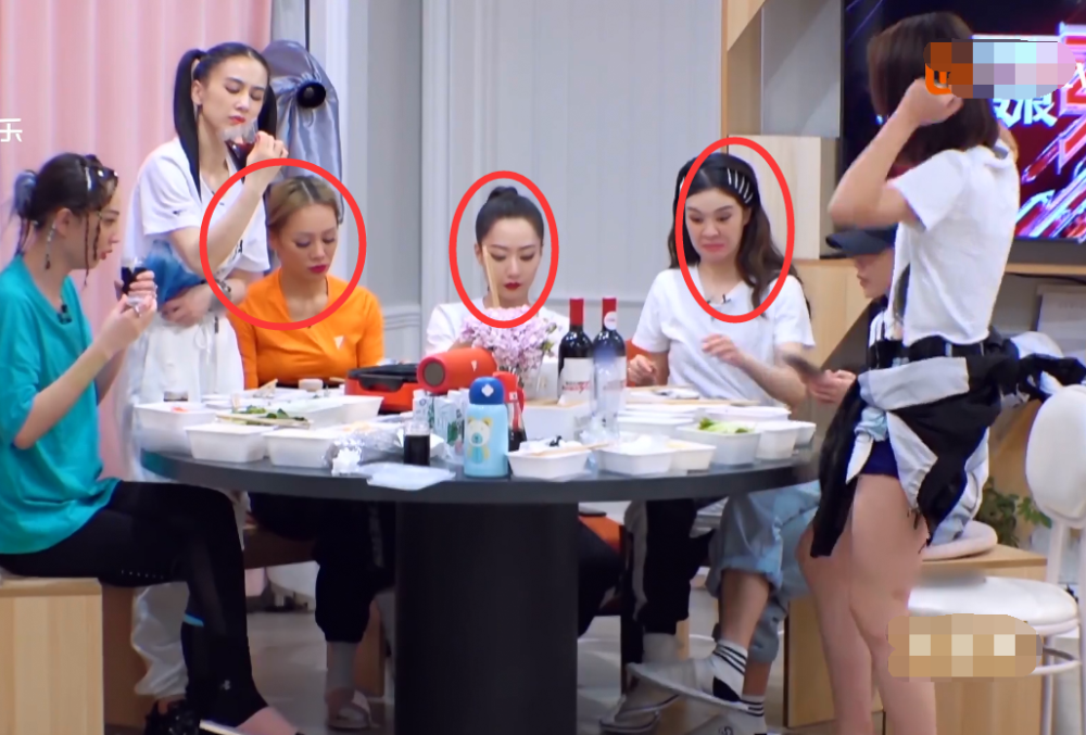 蓝盈莹|蓝盈莹沦为边缘化人，聚餐夹不到菜，跳热舞无人回应