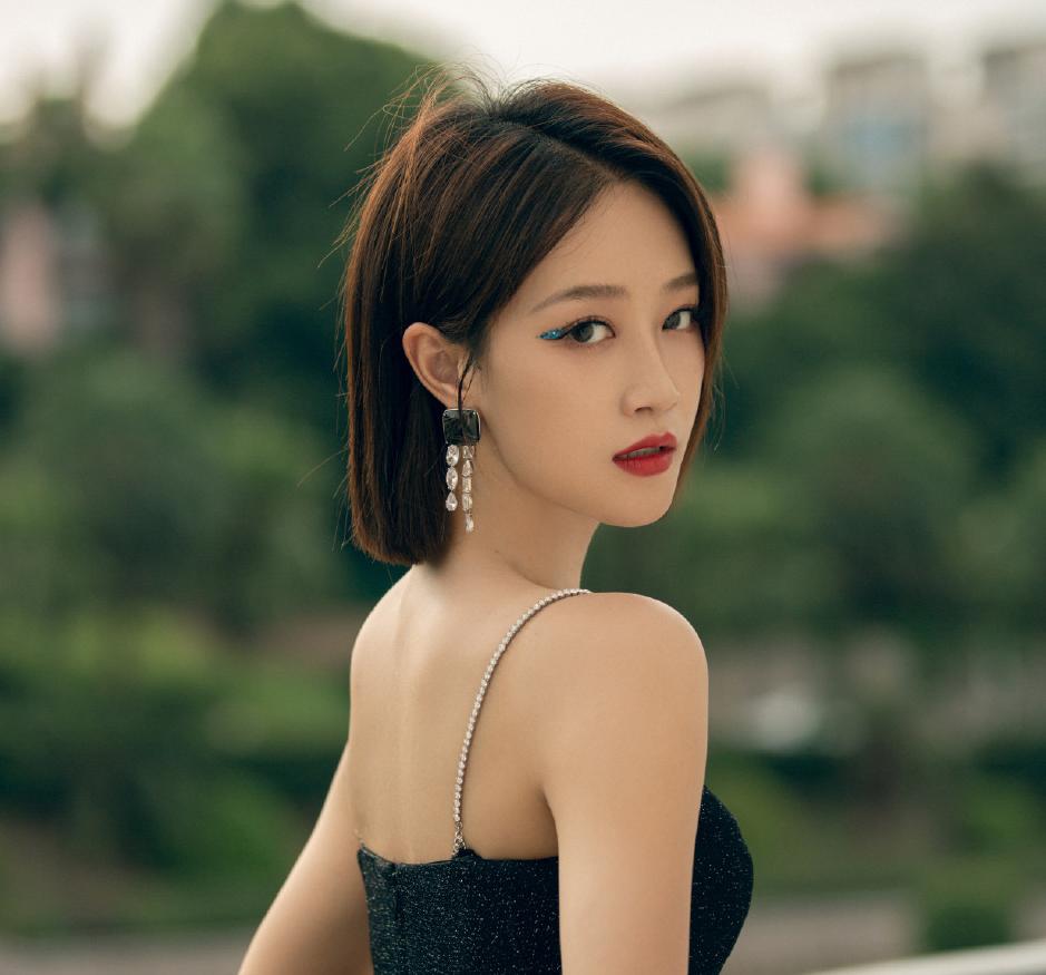 蓝盈莹|蓝盈莹沦为边缘化人，聚餐夹不到菜，跳热舞无人回应