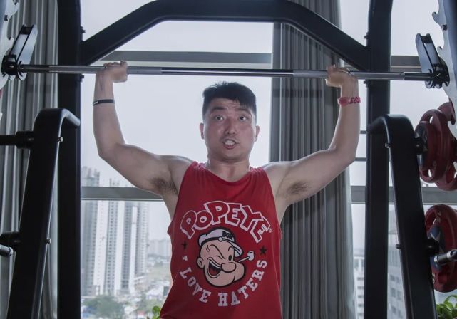 5岁截肢失去双腿,28岁成为健身教练,勇夺健美冠军,我命由我不由天!