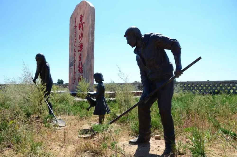 陈立庚 摄"玉珍生态园"和内蒙古绿洲治沙造林有限公司,也让殷玉珍的穷