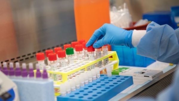 新冠疫苗|重大！世界首款新冠疫苗问世！20多国争先恐后抢购10亿支！