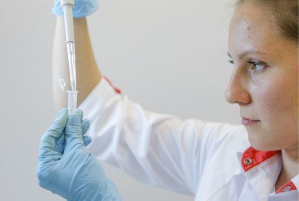 新冠疫苗|重大！世界首款新冠疫苗问世！20多国争先恐后抢购10亿支！