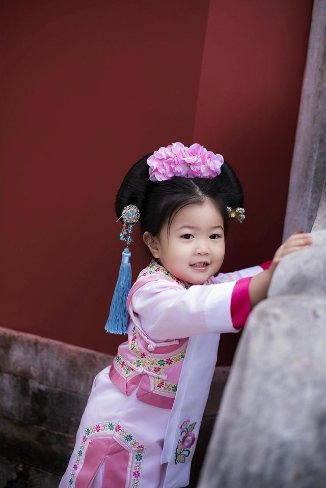 乾隆最小的女儿13岁嫁给和珅儿子被捧在手心三朝皇帝宠爱有加