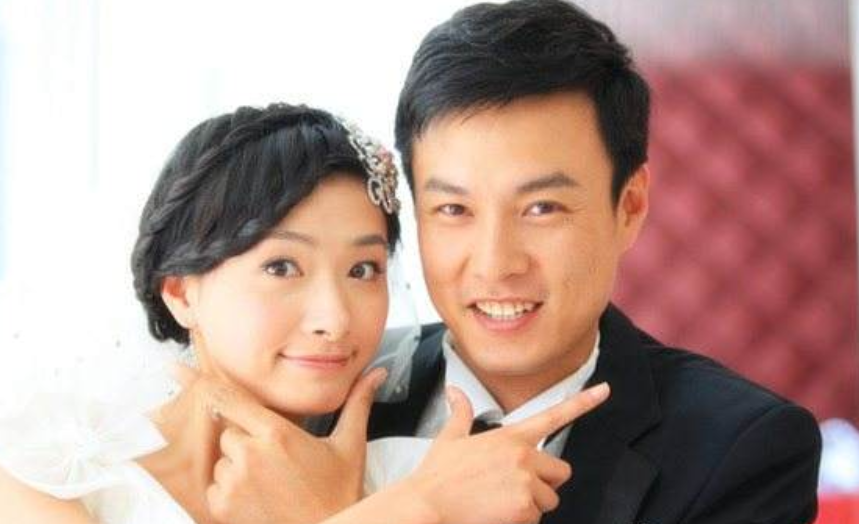 演员朱铁:与妻子一见钟情恩爱10年,今一家三口幸福美满_腾讯新闻