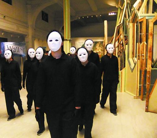 奇怪的人难以摆脱的面具