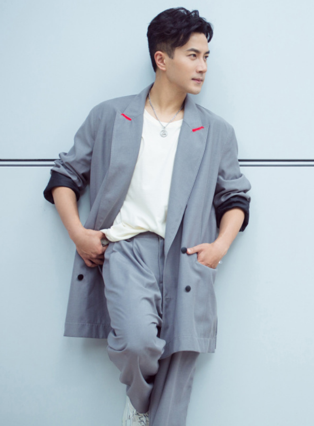 离开杨幂后大变样,刘恺威近照"蛇精脸"明显,45岁撞脸韩国人