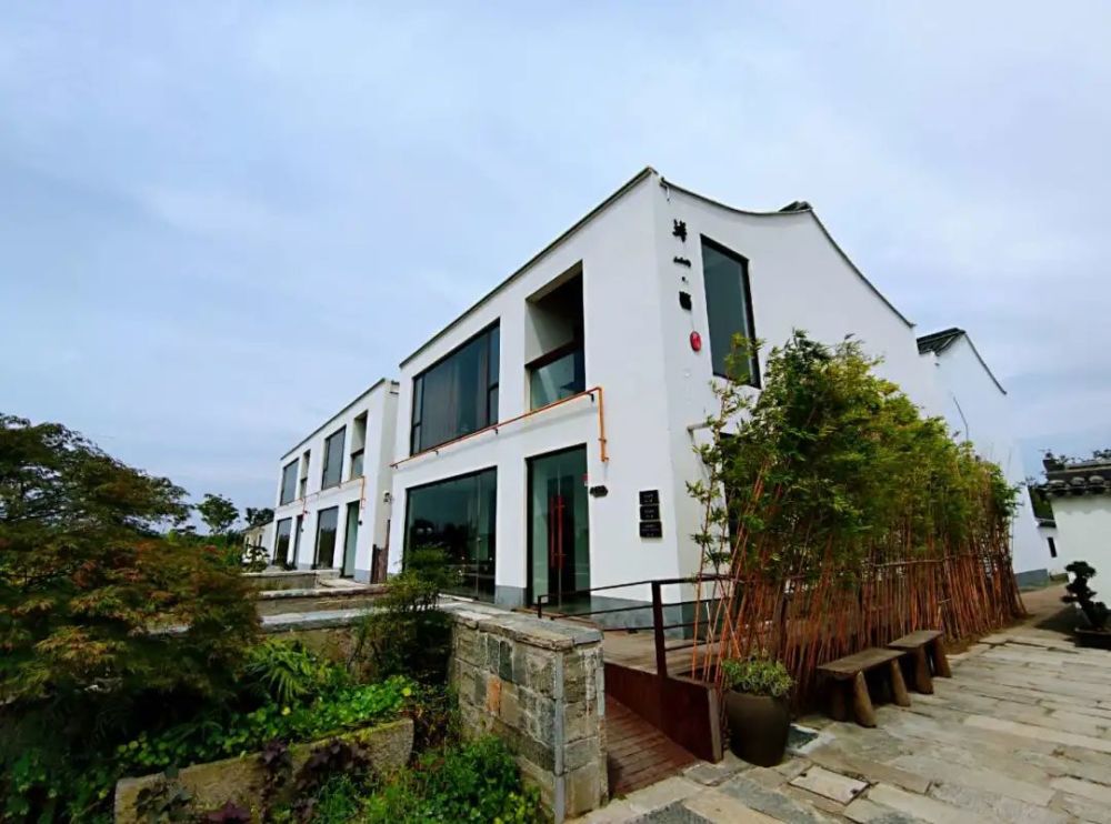 (奉贤区青村镇吴房村)