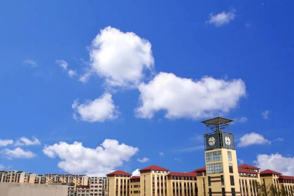 黄平民族中学体育馆一楼经营门面公开招租