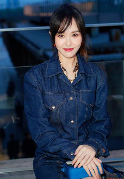 唐嫣|人美心善！曝唐嫣连续五年资助贫困学生，曾多次收到受助者感谢信