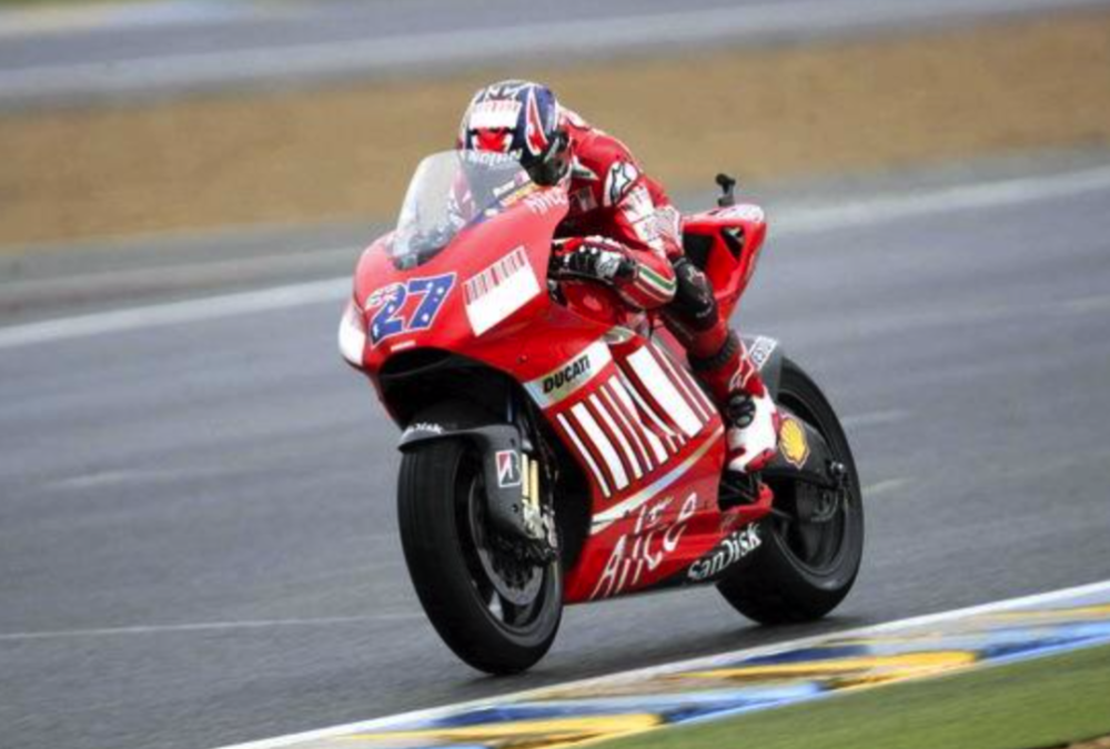 杜卡迪l4缸战车desmosedici rr公开市售,08年的车如今卖30多万