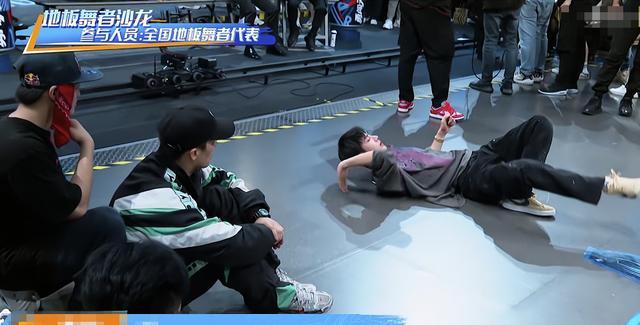 王一博|王一博出道6年，成长肉眼可见，这3点成他闯荡娱乐圈的“必杀技”