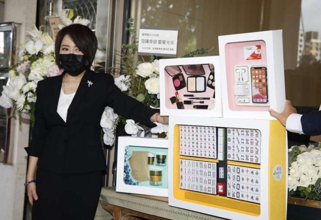 罗霈颖|罗霈颖60冥诞宴席不变，亲友为其庆生，外国前男友送花篮寄哀思