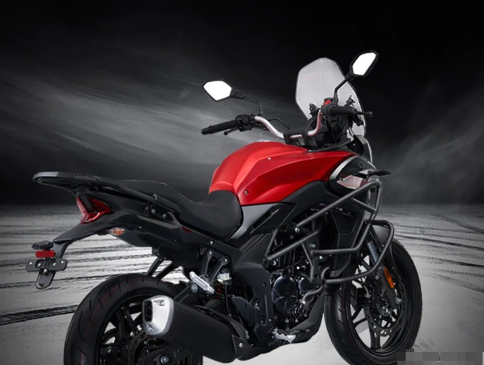 售208万的隆鑫无极300ds国际6挡湿式多片离合功率20kw