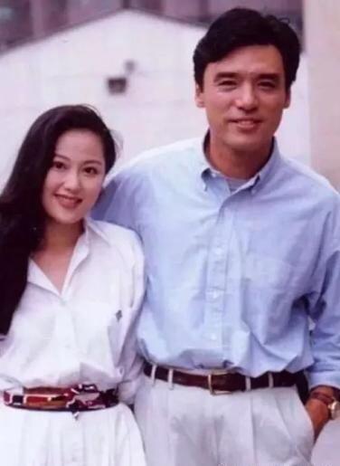 钟镇涛|钟镇涛25岁大女儿结婚？父女俩都懵了，这场乌龙是怎么闹出来的