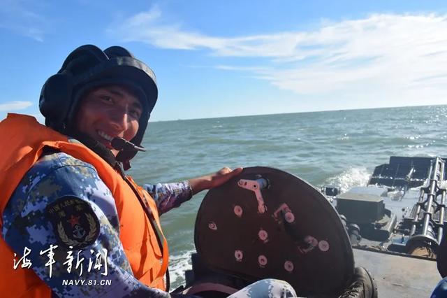 一年一度的濒海实战化训练燃爆全场,海军陆战队某旅官兵们在激情四射