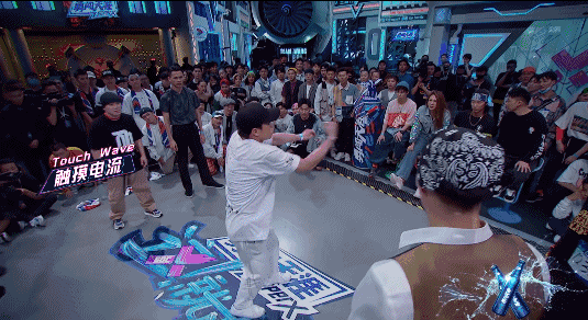 0m而且毛巾战中的评委都是圈内人,足以证明腾仔的实力.