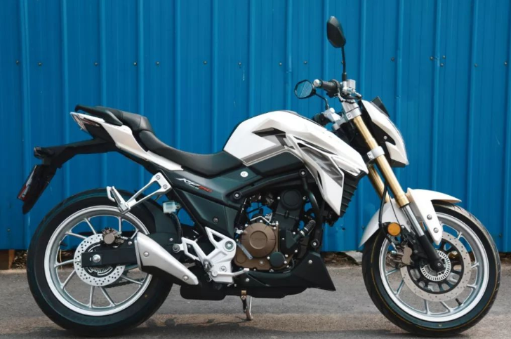 黄金排量250cc街车,电喷水冷 abs,售价15072元,不该被忽视