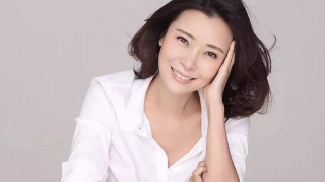 李亚鹏|李亚鹏：一个靠女人成功的男人，他交往的6位女友个个都是大咖