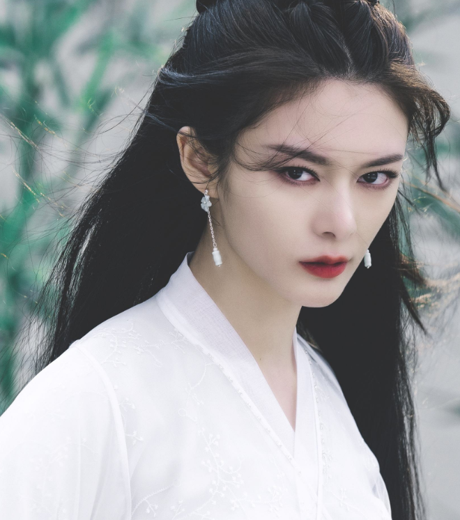 且听凤鸣|《且听凤鸣》：左青鸾出场太过惊艳，观众已经开始为她安排结局！