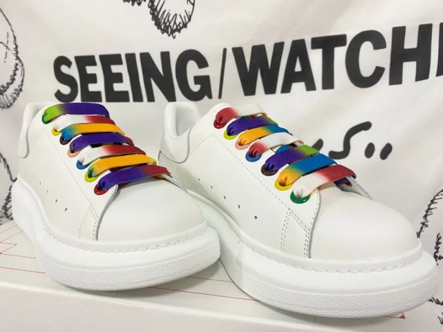 揭秘高仿麦昆小白鞋多少钱1比1,在哪里可以买到质量好的 - 小轻秀场