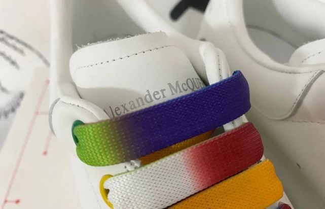 揭秘高仿麦昆小白鞋多少钱1比1,在哪里可以买到质量好的