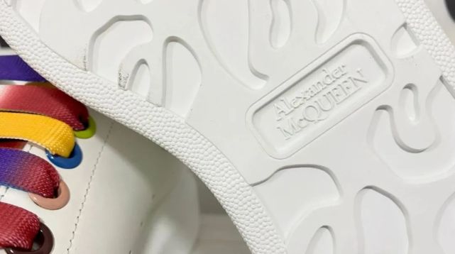 揭秘高仿麦昆小白鞋多少钱1比1,在哪里可以买到质量好的