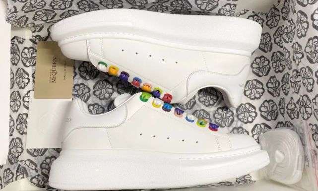 揭秘高仿麦昆小白鞋多少钱1比1,在哪里可以买到质量好的