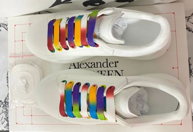 揭秘高仿麦昆小白鞋多少钱1比1,在哪里可以买到质量好的