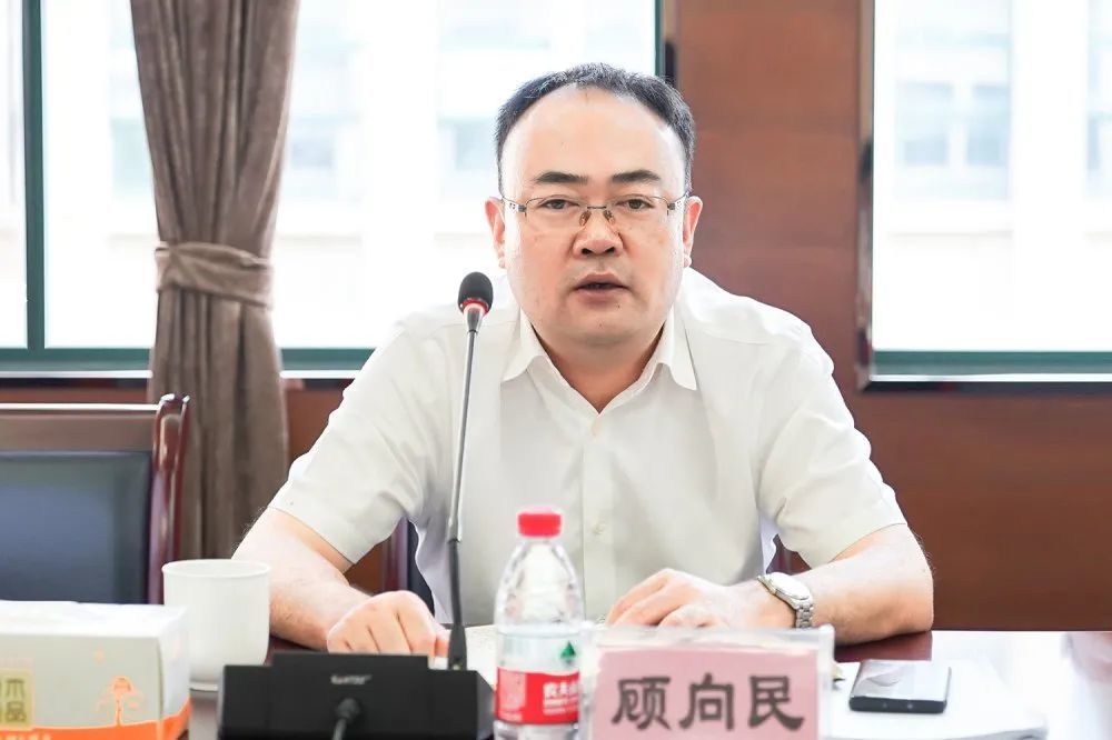 锚定目标任务勇当热血尖兵张浦镇召开全镇半年度经济运行分析会议