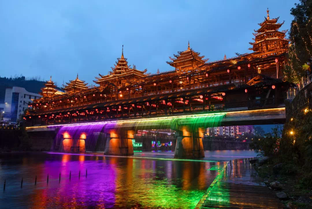 "来了宣恩城,就是宣恩人"春夏也好,秋冬也罢宣恩一季一美,其中美与韵