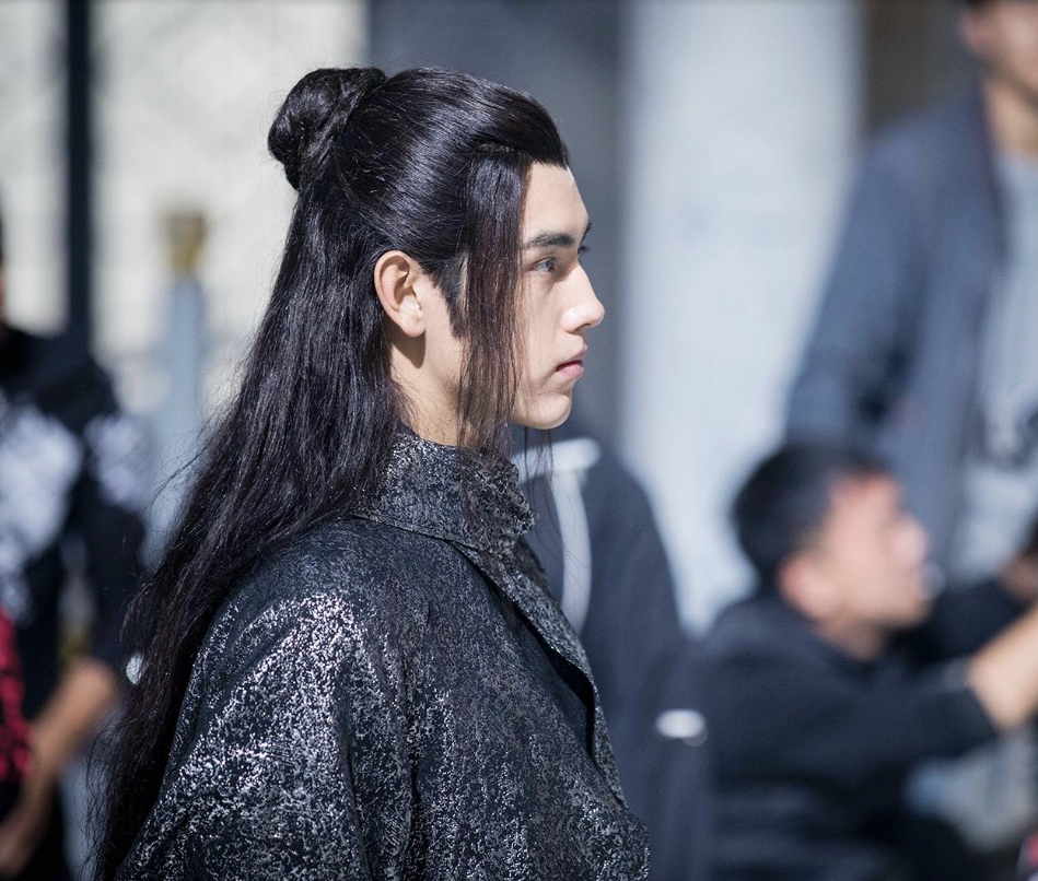 陈飞宇|陈飞宇晒童年合照为陈凯歌庆生，父子相依，小家伙眉清目秀像极了妈妈陈红