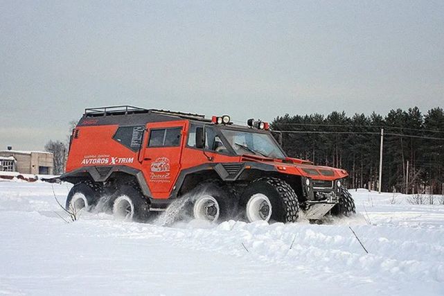 俄罗斯推出8x8的8轮越野救护车,网友:毛子造的车确实够狠!