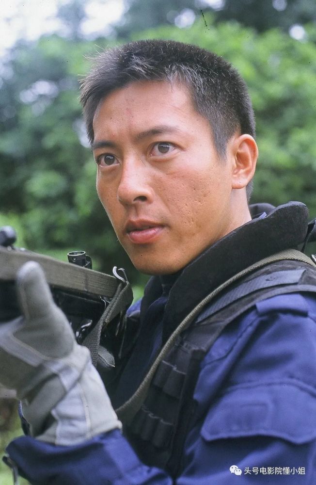 54岁吕颂贤狂晒肌肉照:金庸最满意令狐冲,婚后不生娃,过得如何?