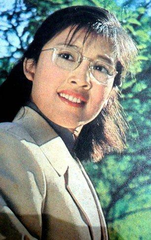 老戏骨宋春丽:结婚34年未生育,却在61岁当奶奶的年纪当了母亲