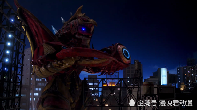 1,阿尔法利刃表现良好镝木(赛雷布洛)变身的三帝兽第二次现身,找到