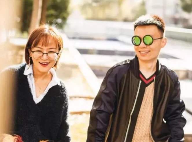 程璐|思文退赛脱口秀大会早有先兆，离婚后提不起劲，见程璐强颜欢笑